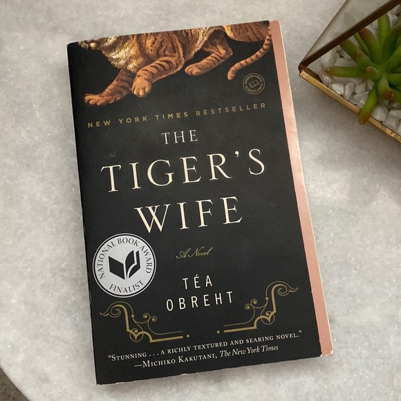 Chronicle Books Other - The Tigers Wife Book